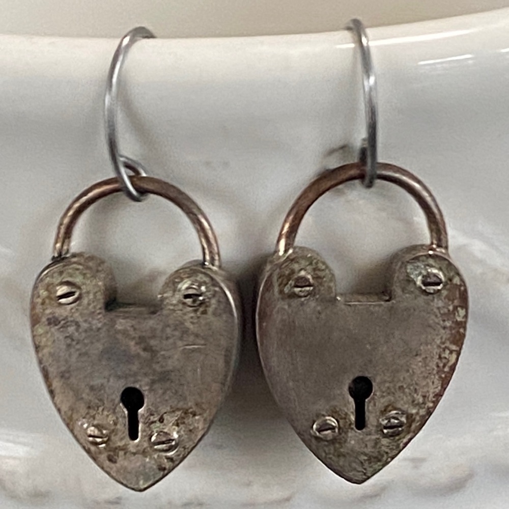 Fossil Heart PadLock Keyhole Earrings Edgy Antiqued Style - Picture 4 of 9